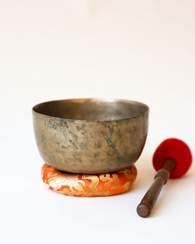 Singing Bowls Antique Singing Bowl Throat Chakra 410 Hz oldbowl709