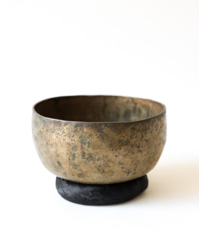 Singing Bowls Antique Singing Bowl Throat Chakra 412 Hz oldbowl688