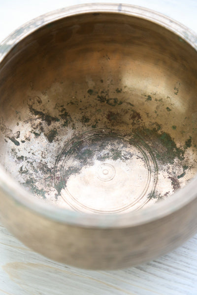 Singing Bowls Rare Antique Broad Rim Singing Bowl  - Third Eye Chakra 434Hz oldbowl614