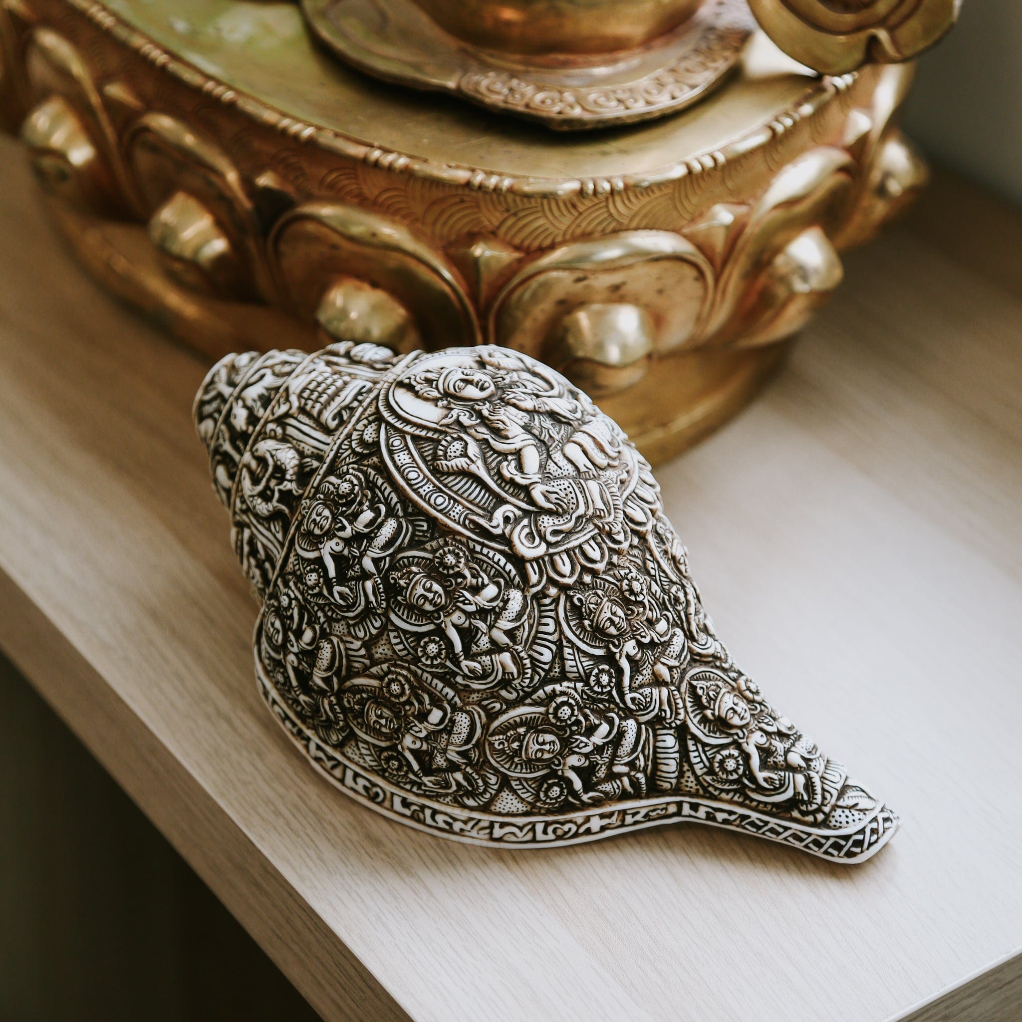 Statues 21 Taras Artisan Etched Conch Shell ST305