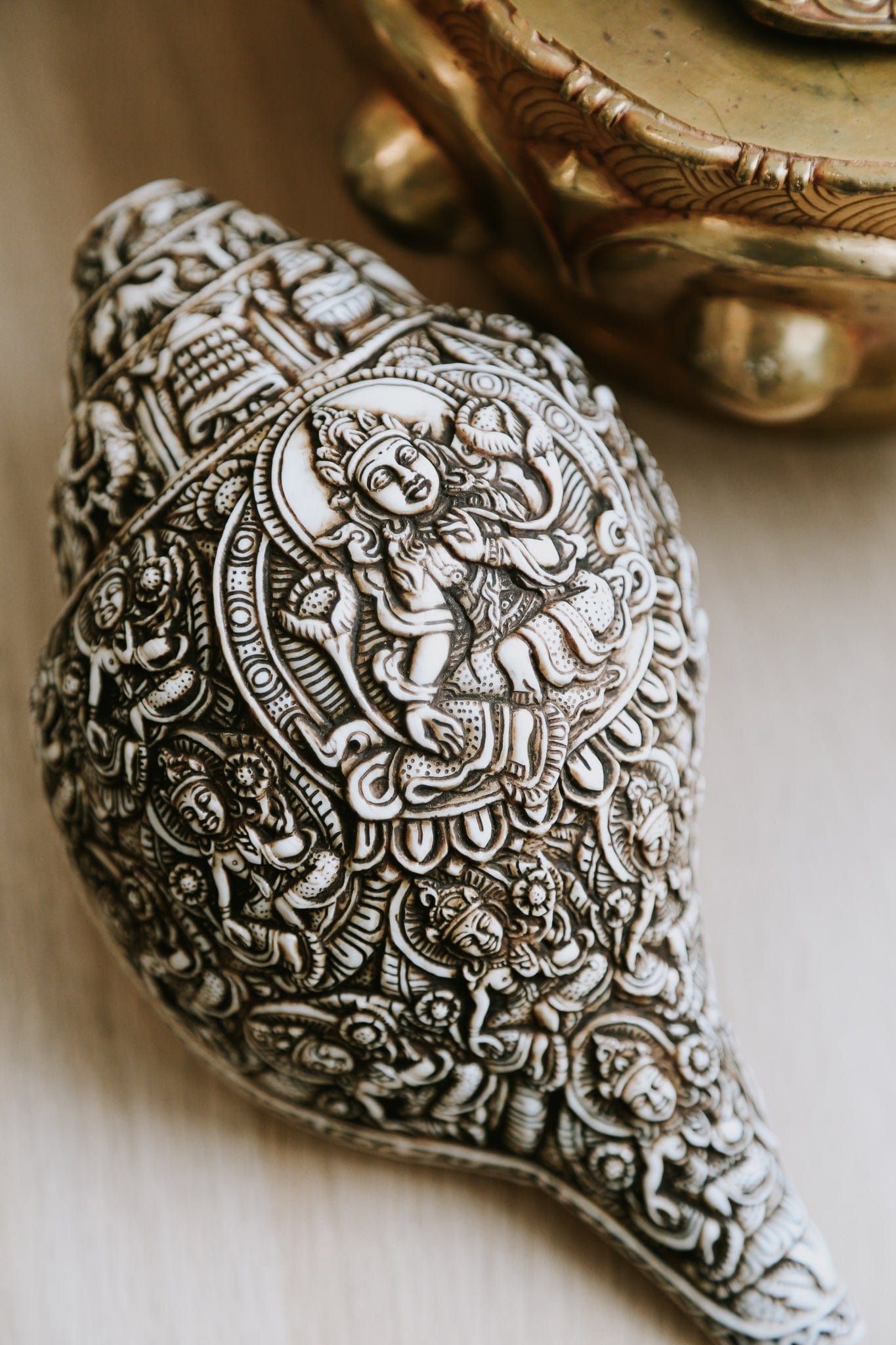 Statues Artisan Etched Conch Shell