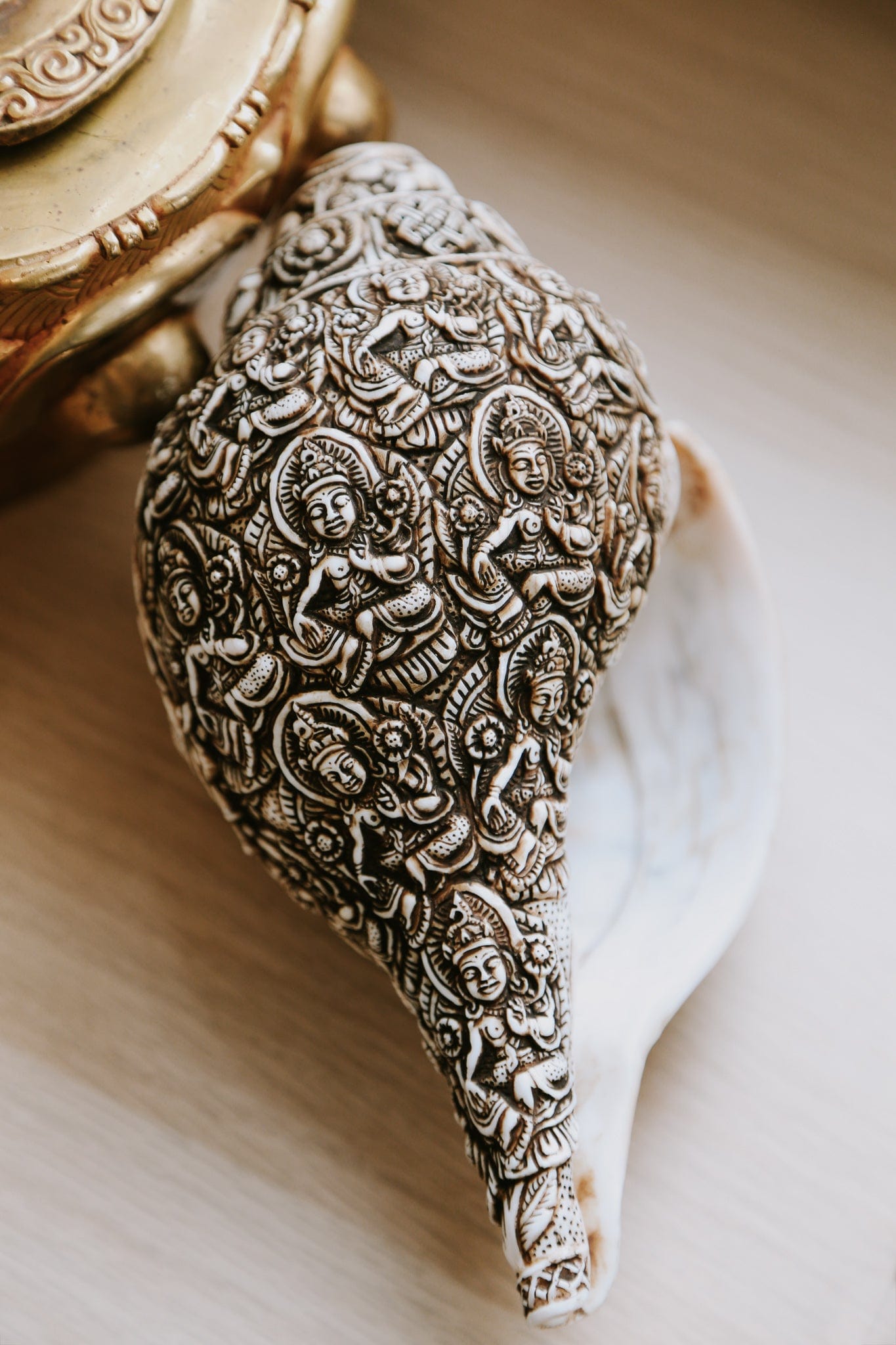Statues Artisan Etched Conch Shell