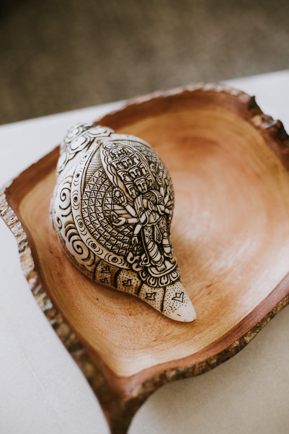 Statues Artisan Etched Conch Shell