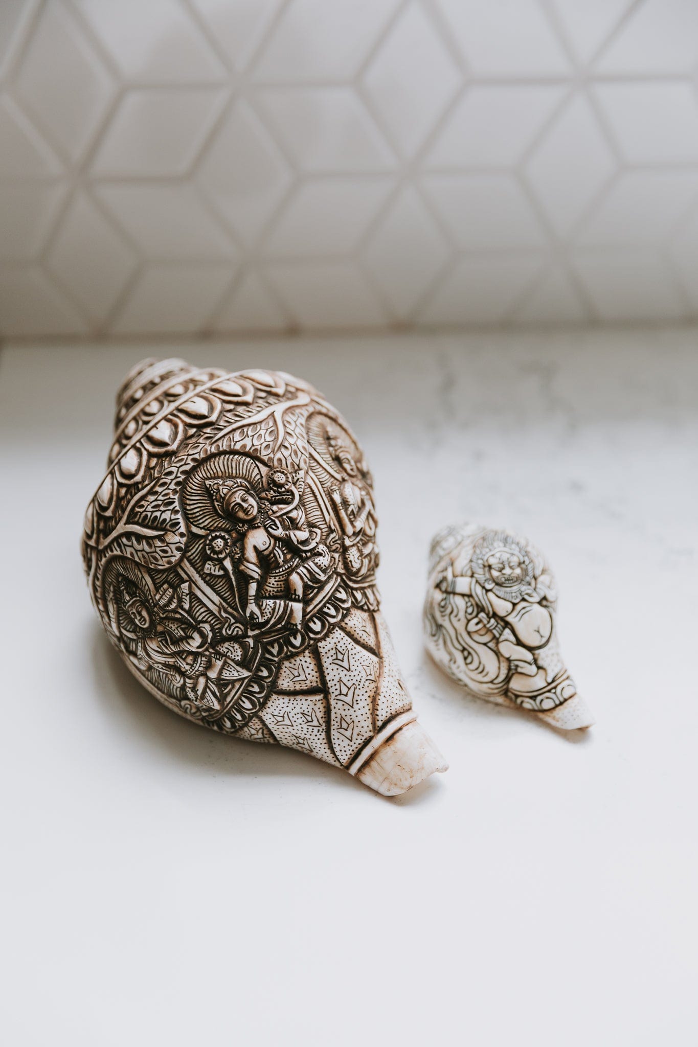 Statues Five Dhyani Buddhas Artisan Etched Conch Shell ST304