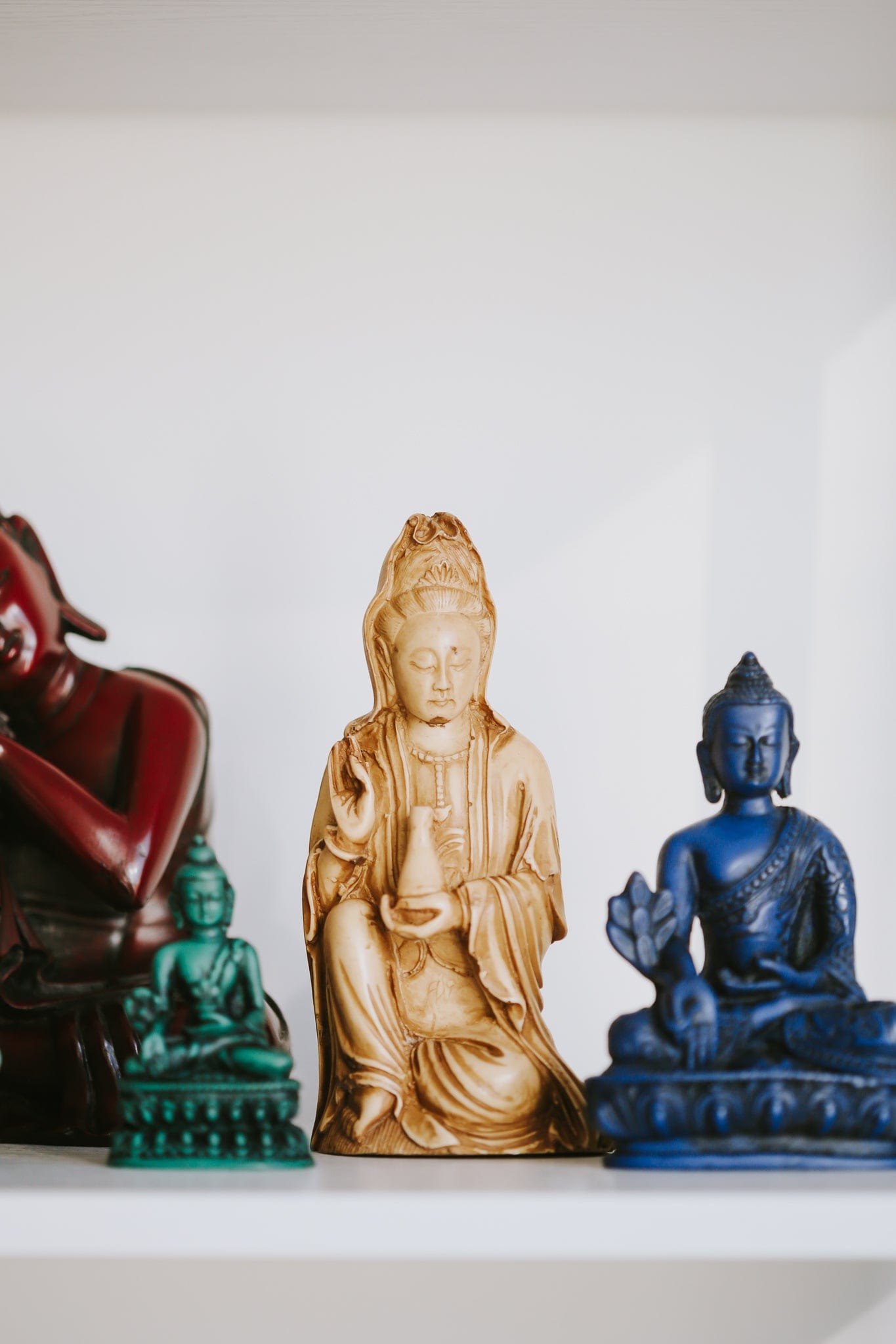 Statues Guanyin Goddess of Compassion Statue ST299