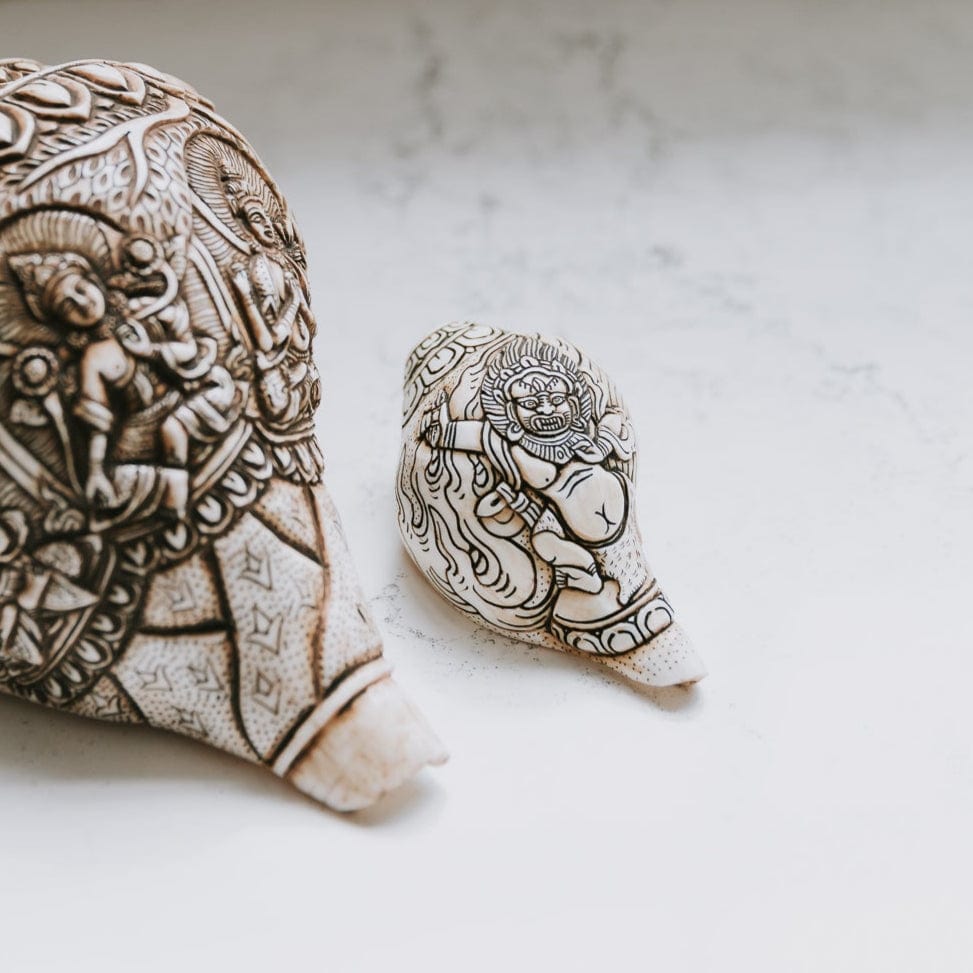 Statues Mahakala Artisan Etched Conch Shell ST303