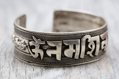 Bracelets Silver Mantra Bracelet with Unique Script JB864