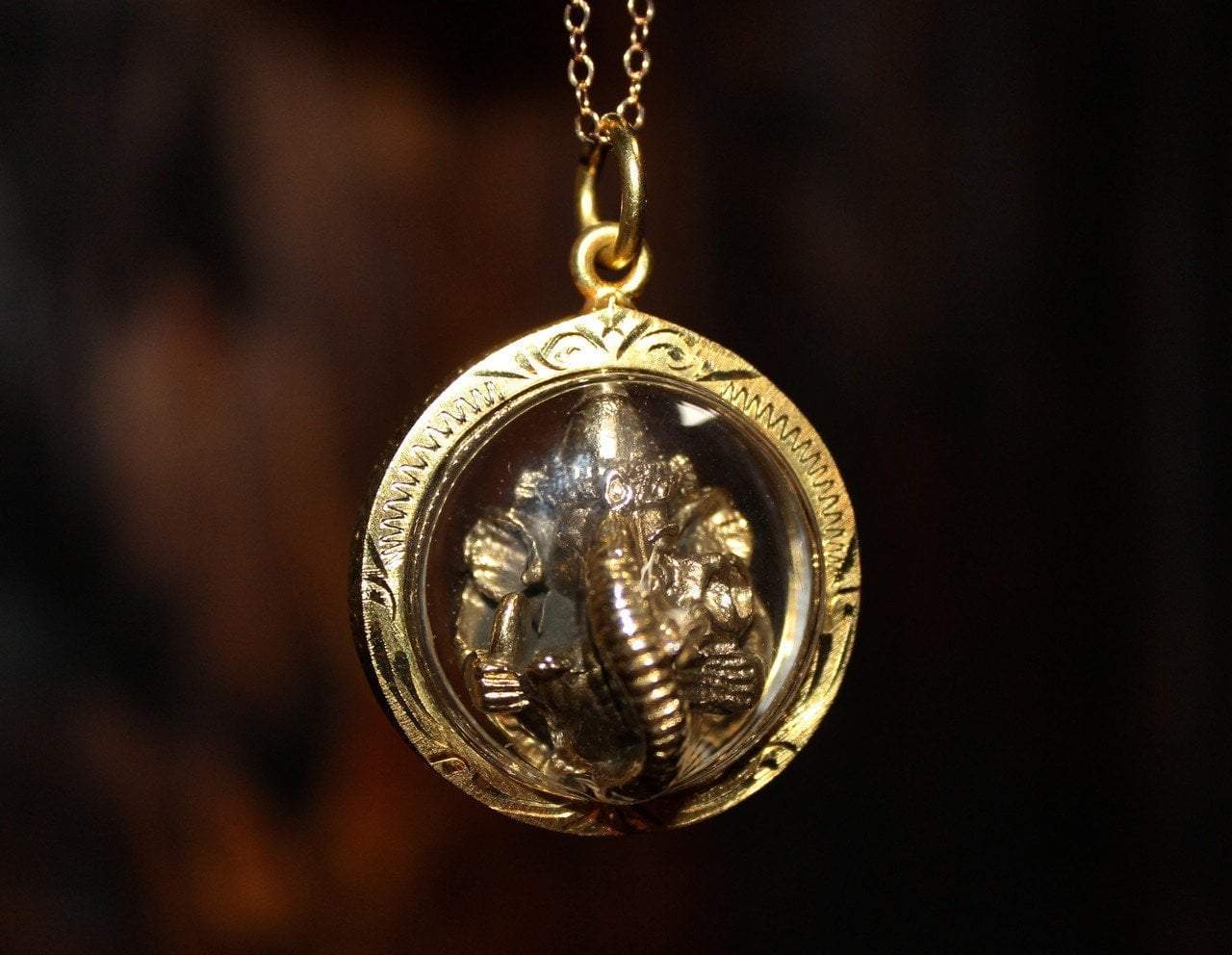 Pendants Round Encased Ganesh Amulet jpthai74