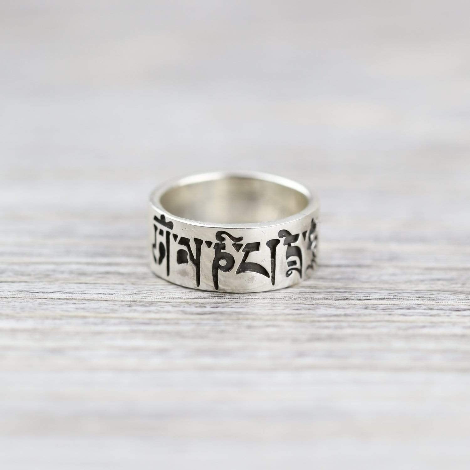 Manthar Rind Om Mani Mantra Ring - DharmaShop