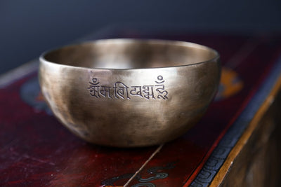 Singing Bowls Lunar Rainbow Full Moon Singing Bowl 98 moonbowl719