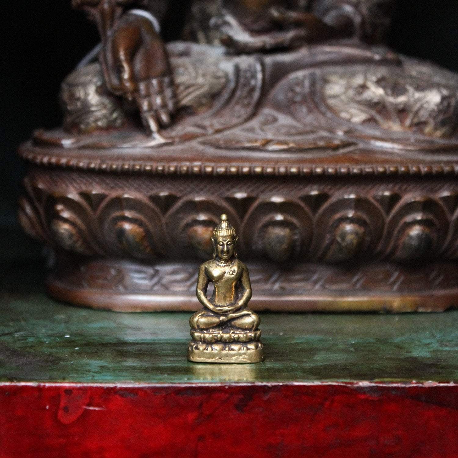 Lampade Da Tavolo Buddha Grandi In Ottone E Pietre Preziose, Set Di 2 Immagine 1 Lampade Da Tavolo Buddha Grandi In Ottone E Pietre Preziose, Set Di 2 Immagine 1