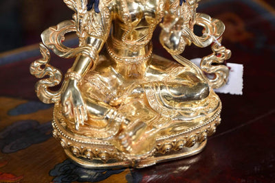 Estatua chapada en oro de Tara Verde