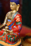 Estatua pintada de Shakyamuni con dragones